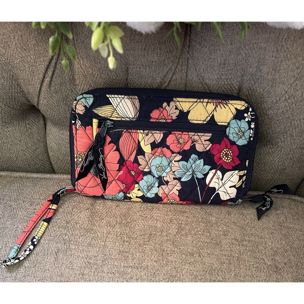 Vera Bradley All In One Wristlet Wallet Organizer HAPPY SNAILS Large Foldover